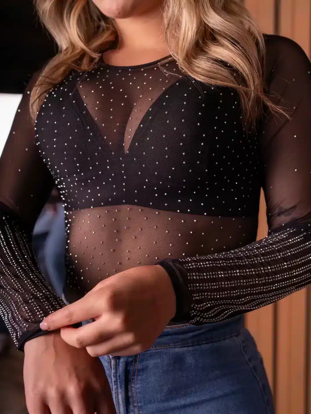 Body Crystal Luxe negro, un exclusivo body sofisticado con cristales en mangas y frente de Blanco Boutique Medellín
