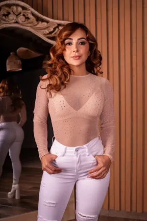 Body de Aplique de Lluvia negro, un exclusivo body transparente con brillo y pedrería distribuida de Blanco Boutique Medellín