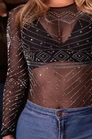 Body Crystal blanco, un exclusivo body de malla con brillantes y manga larga de Blanco Boutique Medellín