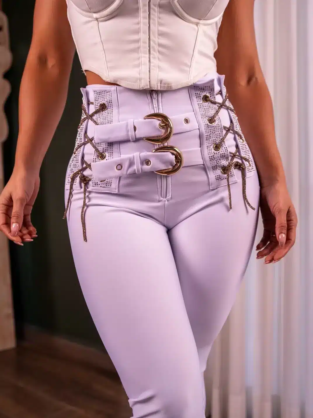 Leggins Imperial Perilla negro, exclusivos leggings de control con brillo y doble charretera de Blanco Boutique Medellín